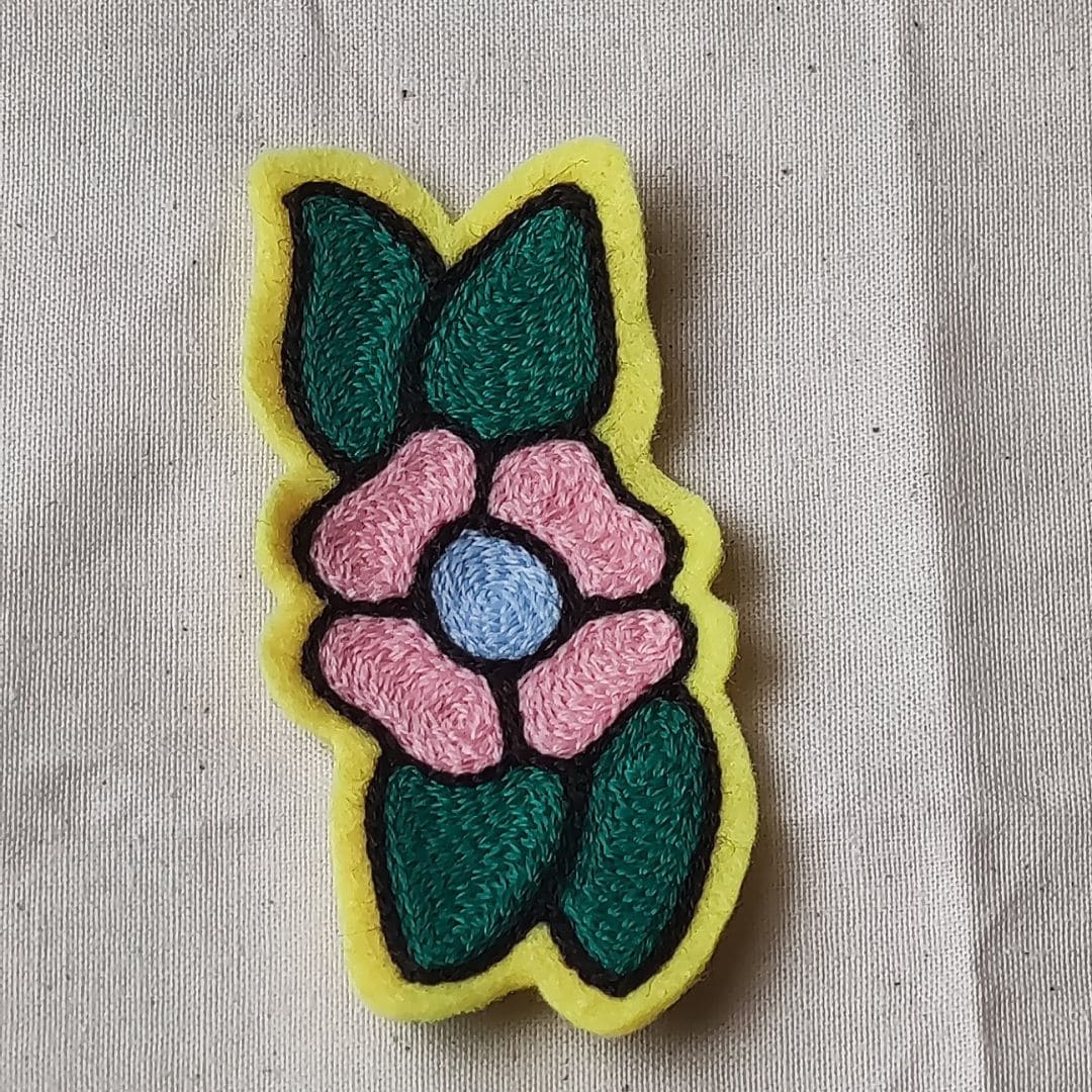 Patch fleur et feuilles brodé