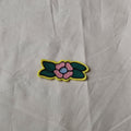 Patch fleur pétales roses et feuilles brodé