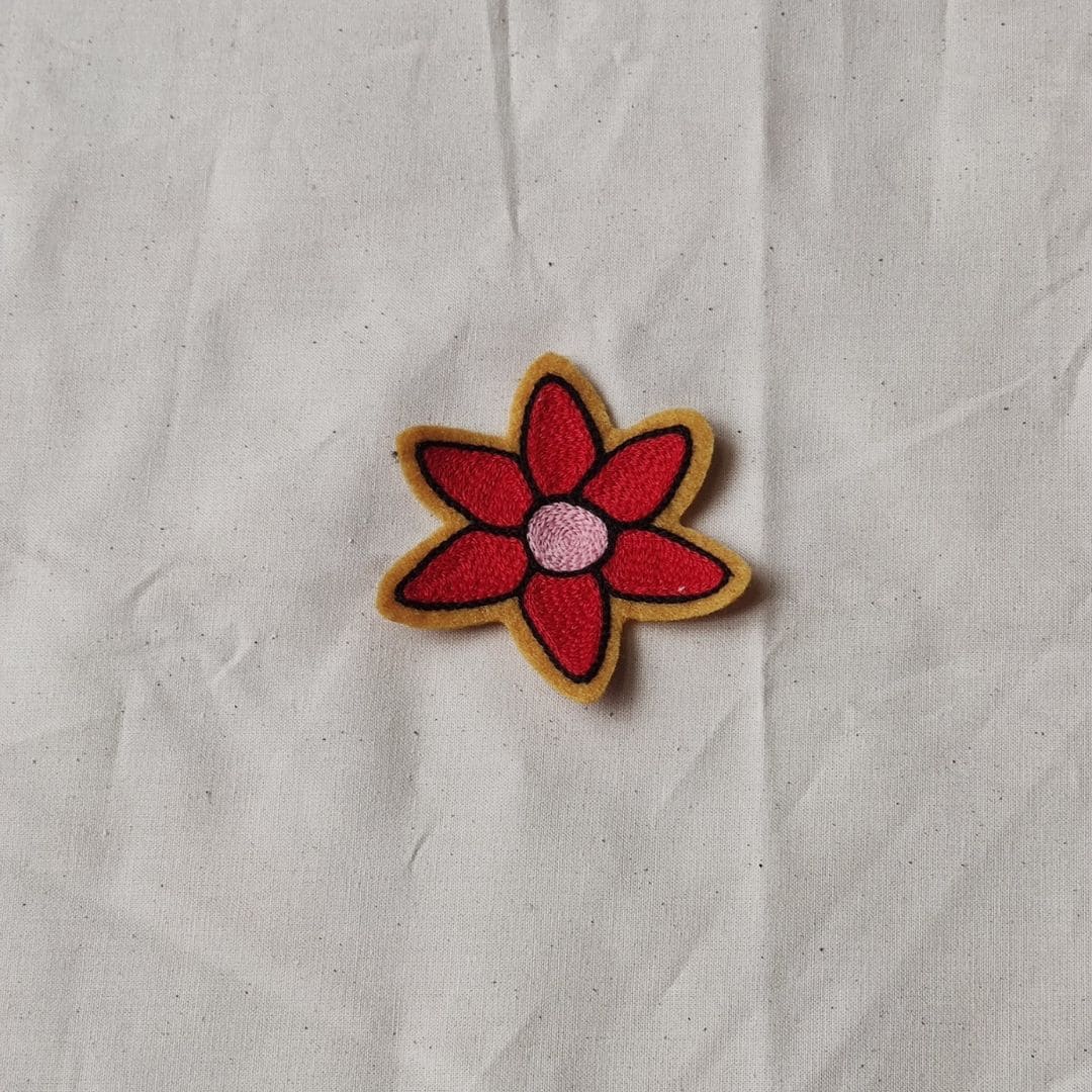Patch fleur rouge brodé