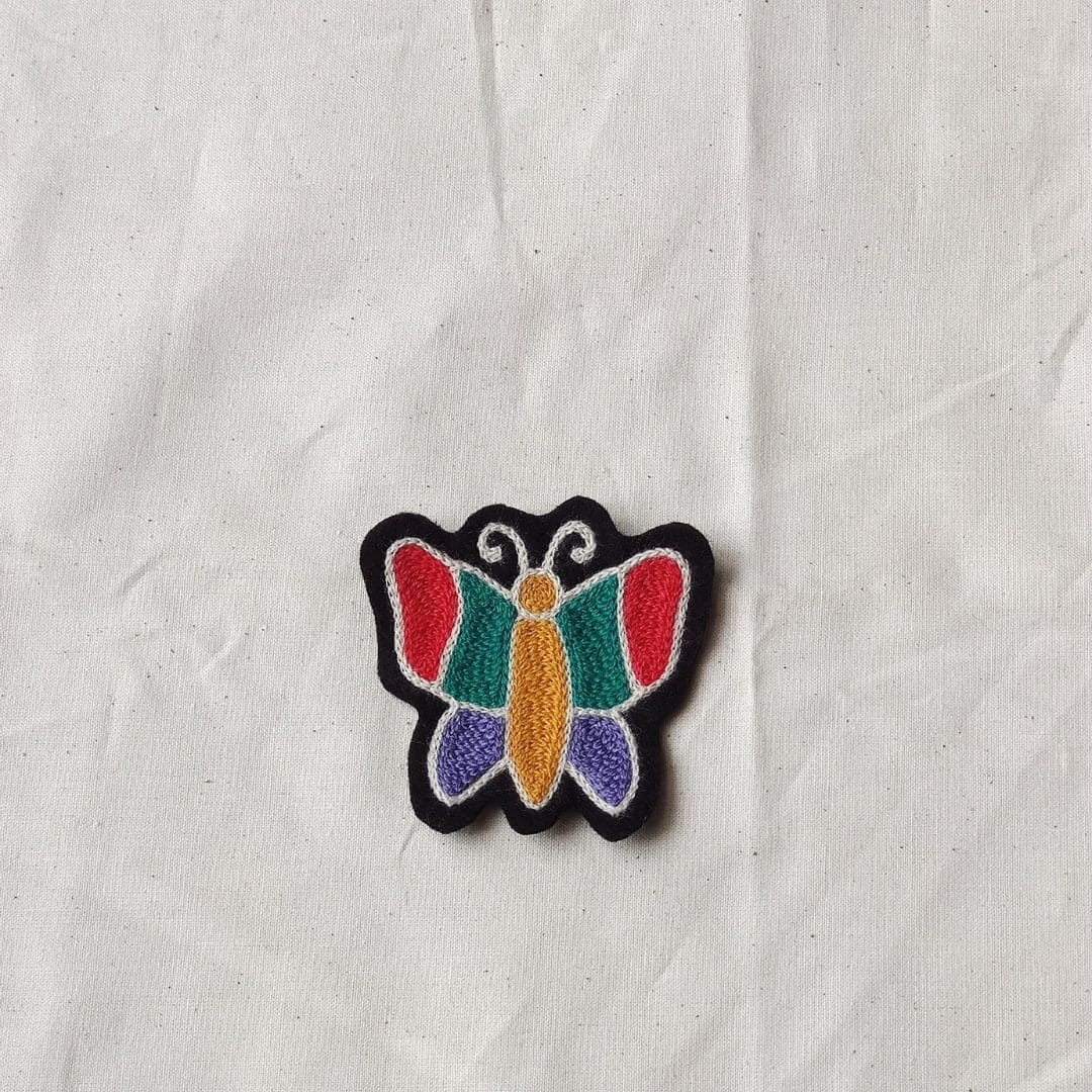 Patch papillon multicolore brodé